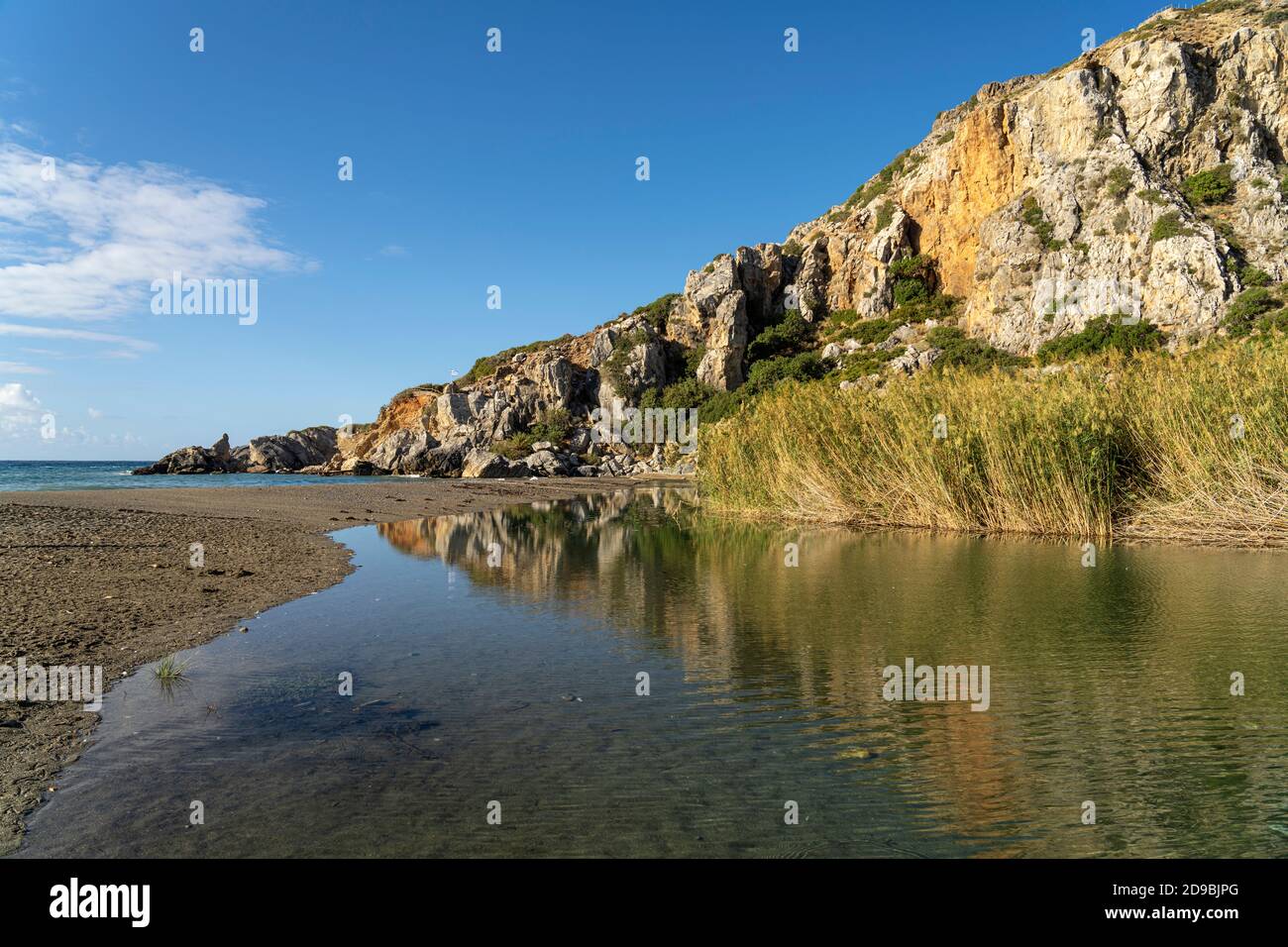 Mündung des Fluss Megalopotamos am Palmenstrand von Preveli, Kreta, Griechenland, Europa   |  Megalopotamos River mouth and Preveli Palm beach, Crete, Stock Photo