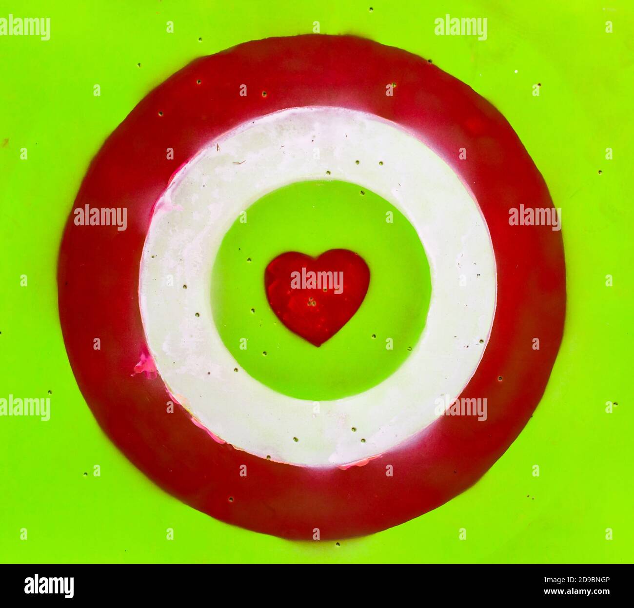 Archery with red heart in the center,Valentine day Stock Photo - Alamy