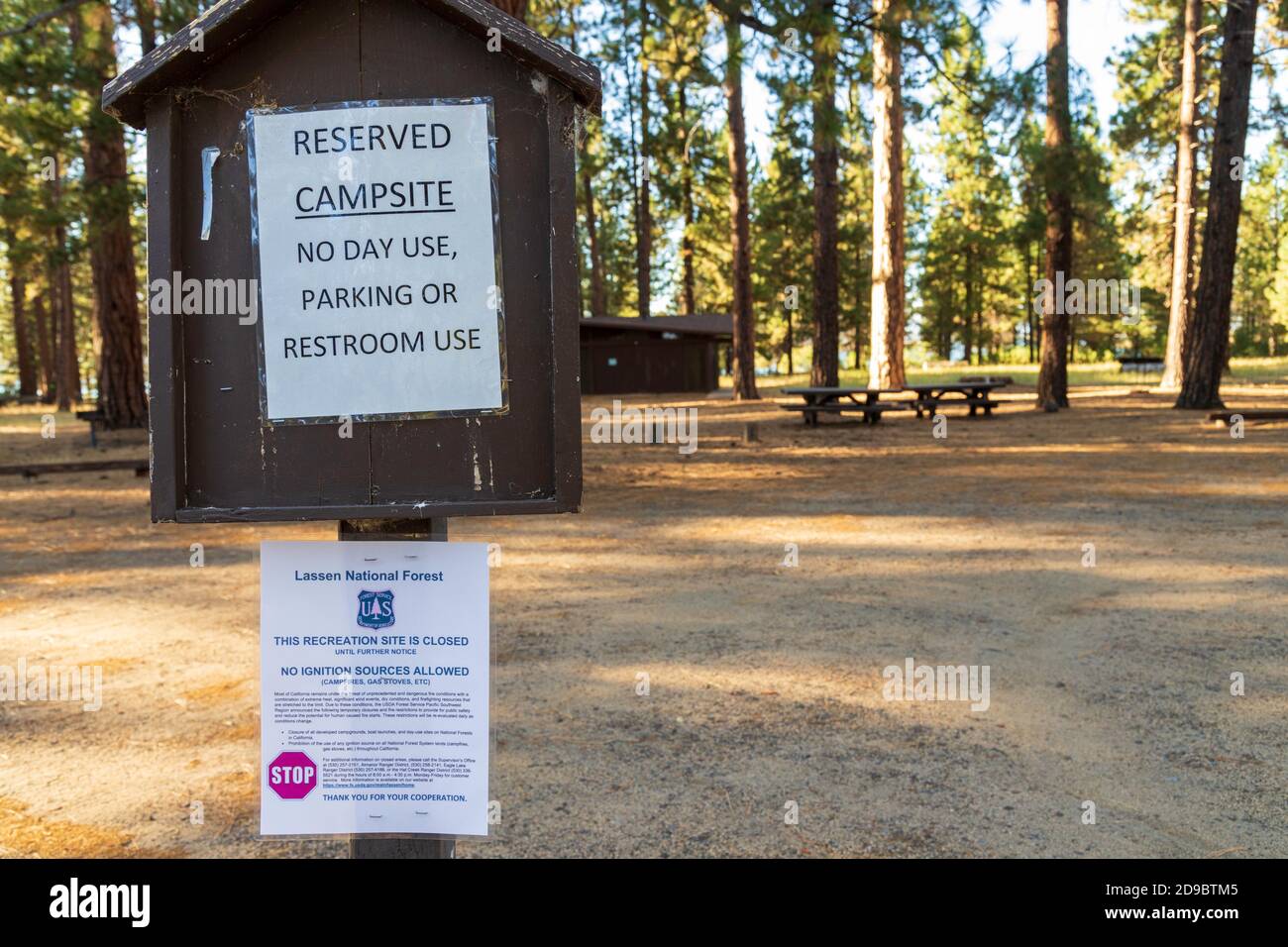 SUSANVILLE CALIFORNIA - SEPTEMBER 8, 2020 - Closure sign at deserted Eagle Lake campground pursuant to Forest Service order to close forest access. Stock Photo