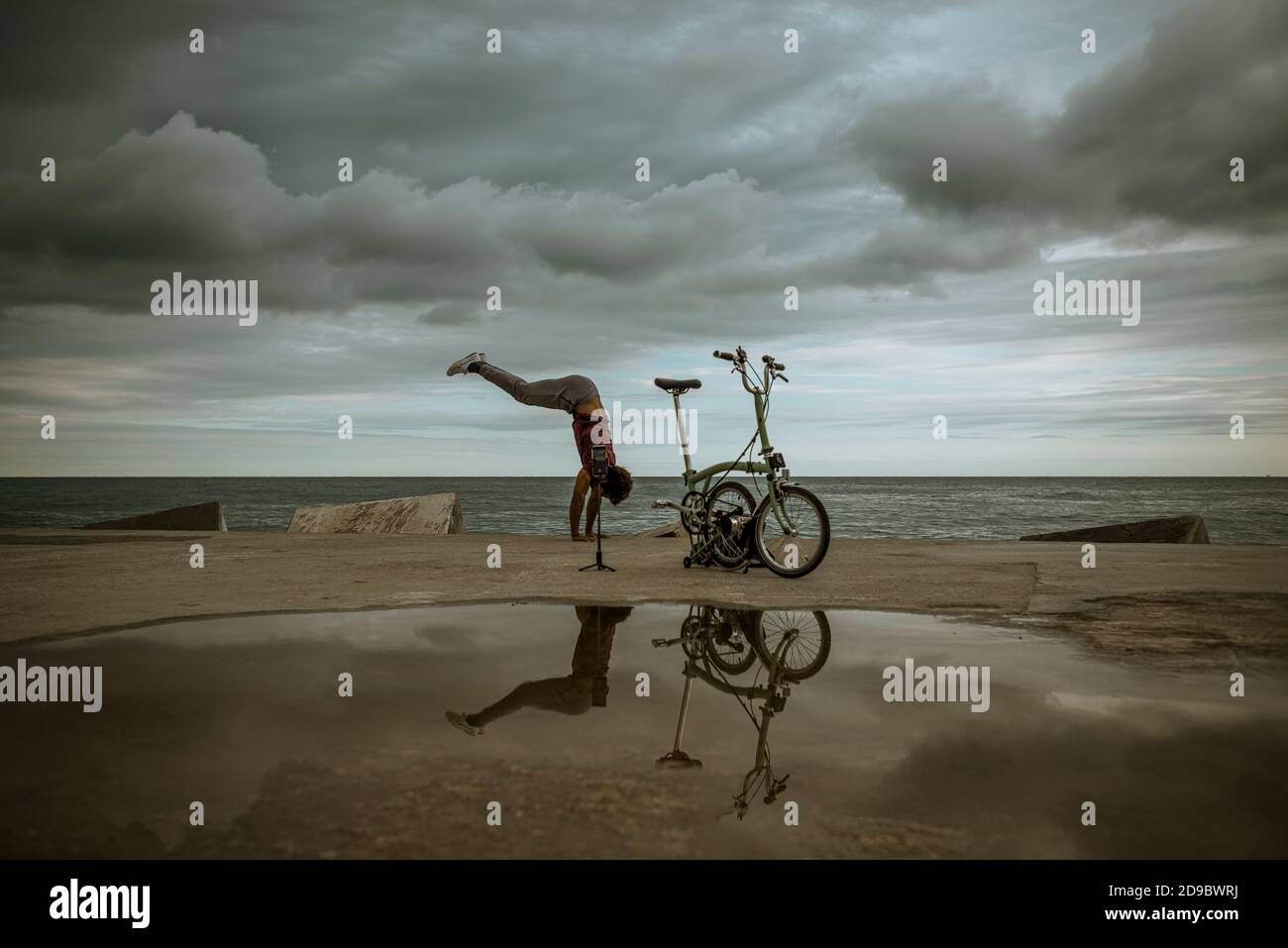 Barcelona, Spain. 4th Nov, 2020. A Brazilian yoga trainer captures come postures for his Instagram account at Barcelona's beach front during the second wave of the accelerated spread of the coronavirus Credit: Matthias Oesterle/Alamy Live News Stock Photo