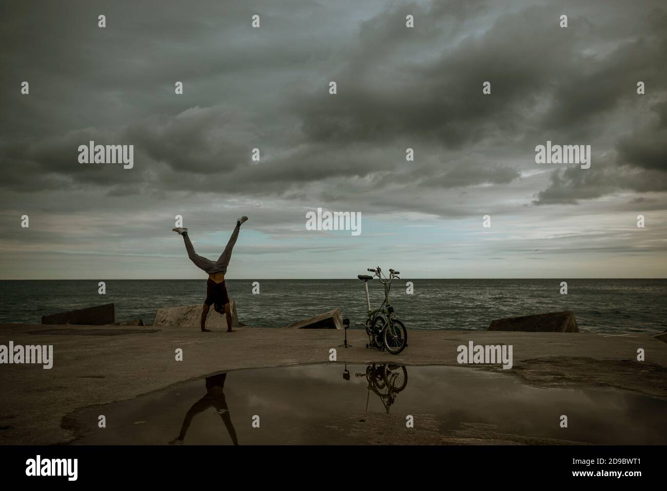 Barcelona, Spain. 4th Nov, 2020. A Brazilian yoga trainer captures come postures for his Instagram account at Barcelona's beach front during the second wave of the accelerated spread of the coronavirus Credit: Matthias Oesterle/Alamy Live News Stock Photo