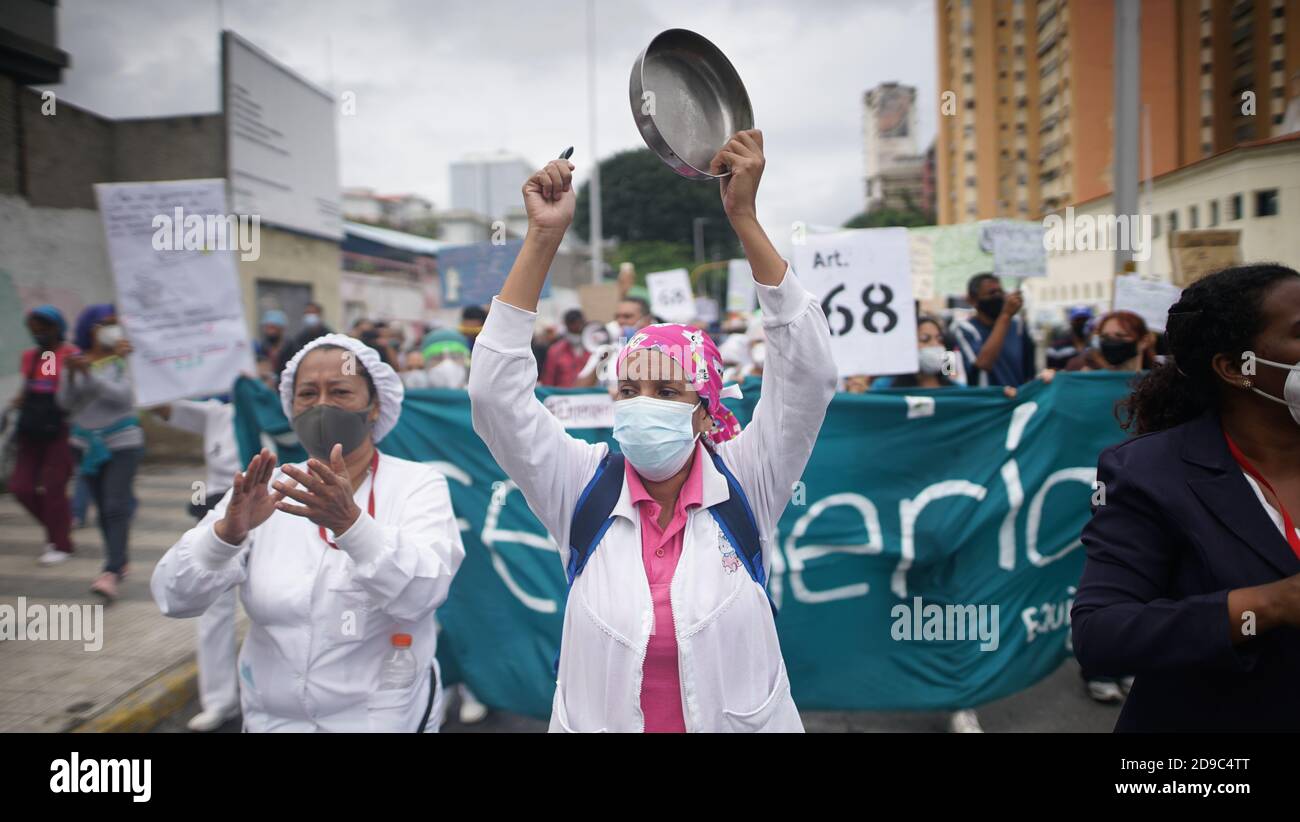 Caracas, Venezuela. 04th Nov, 2020. Healthcare workers banging on cooking pots during a protest by health and education staff in the midst of the corona pandemic. A union alliance had called for the protest for better salaries. Credit: Rafael Hernandez/dpa/Alamy Live News Stock Photo