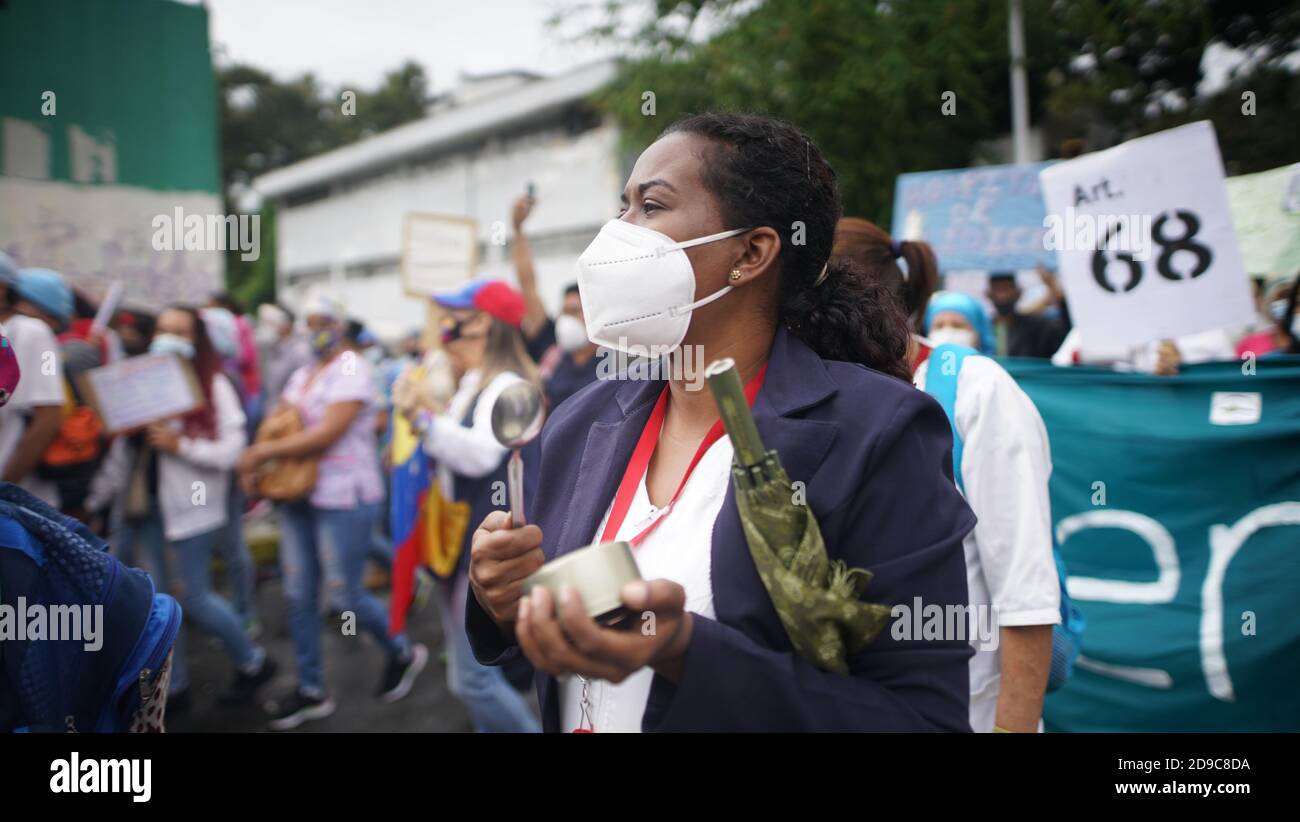 Caracas, Venezuela. 04th Nov, 2020. Healthcare workers banging on cooking pots during a protest by health and education staff in the midst of the corona pandemic. A union alliance had called for the protest for better salaries. Credit: Rafael Hernandez/dpa/Alamy Live News Stock Photo