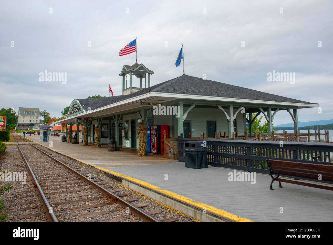 Lake winnipesaukee scenic railroad hi-res stock photography and images ...