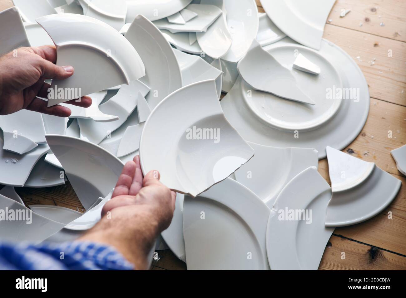 Smashing plates hires stock photography and images Alamy