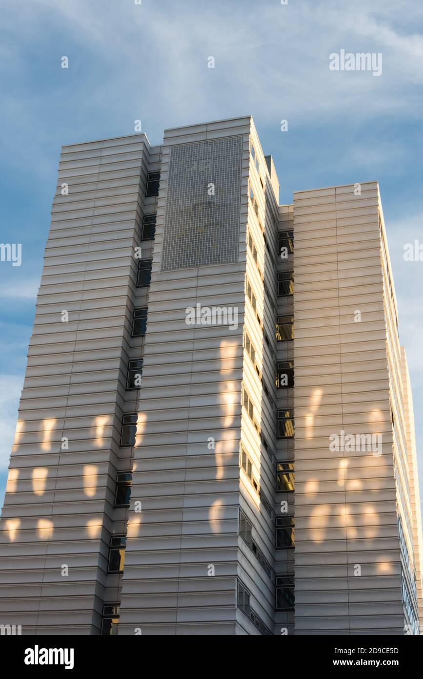 Tall apartment building features hi-res stock photography and images ...