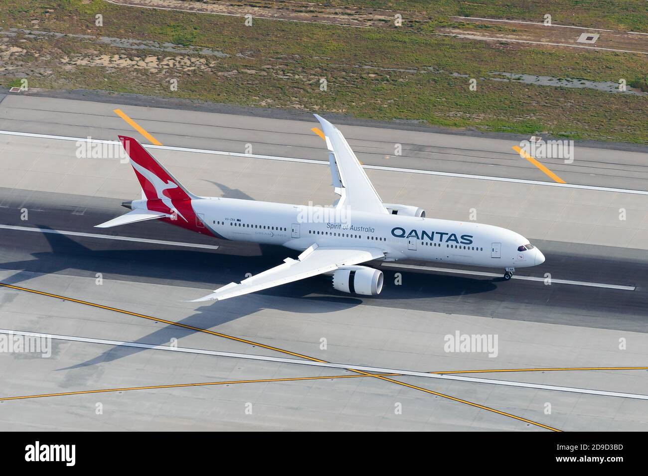 Qantas Airways Boeing 787 aircraft landing with spoilers and ailerons. Aerial view of Qantas Dreamliner plane with spoiler and airleron deployed. Stock Photo