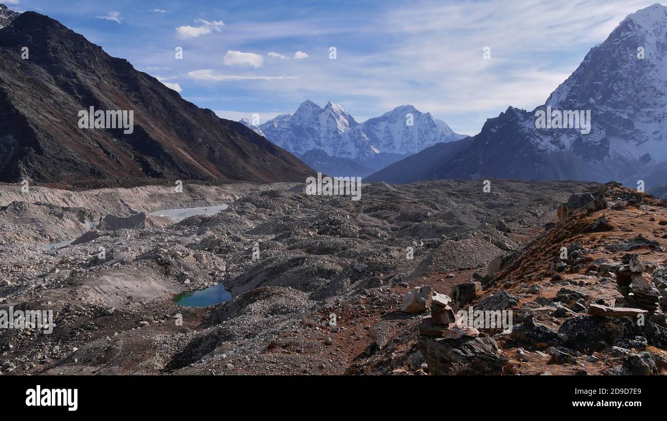 Snow capped mountains himalayas hi-res stock photography and images - Alamy
