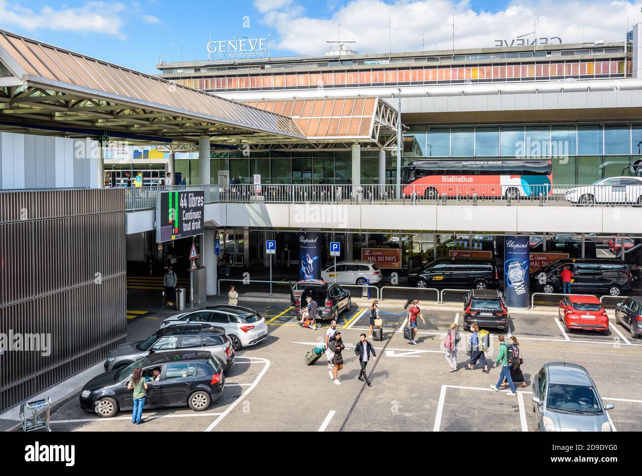 General view of the main entrance of the international airport of Geneva  (GVA) with passengers passing each other on the parking lot below Stock  Photo - Alamy