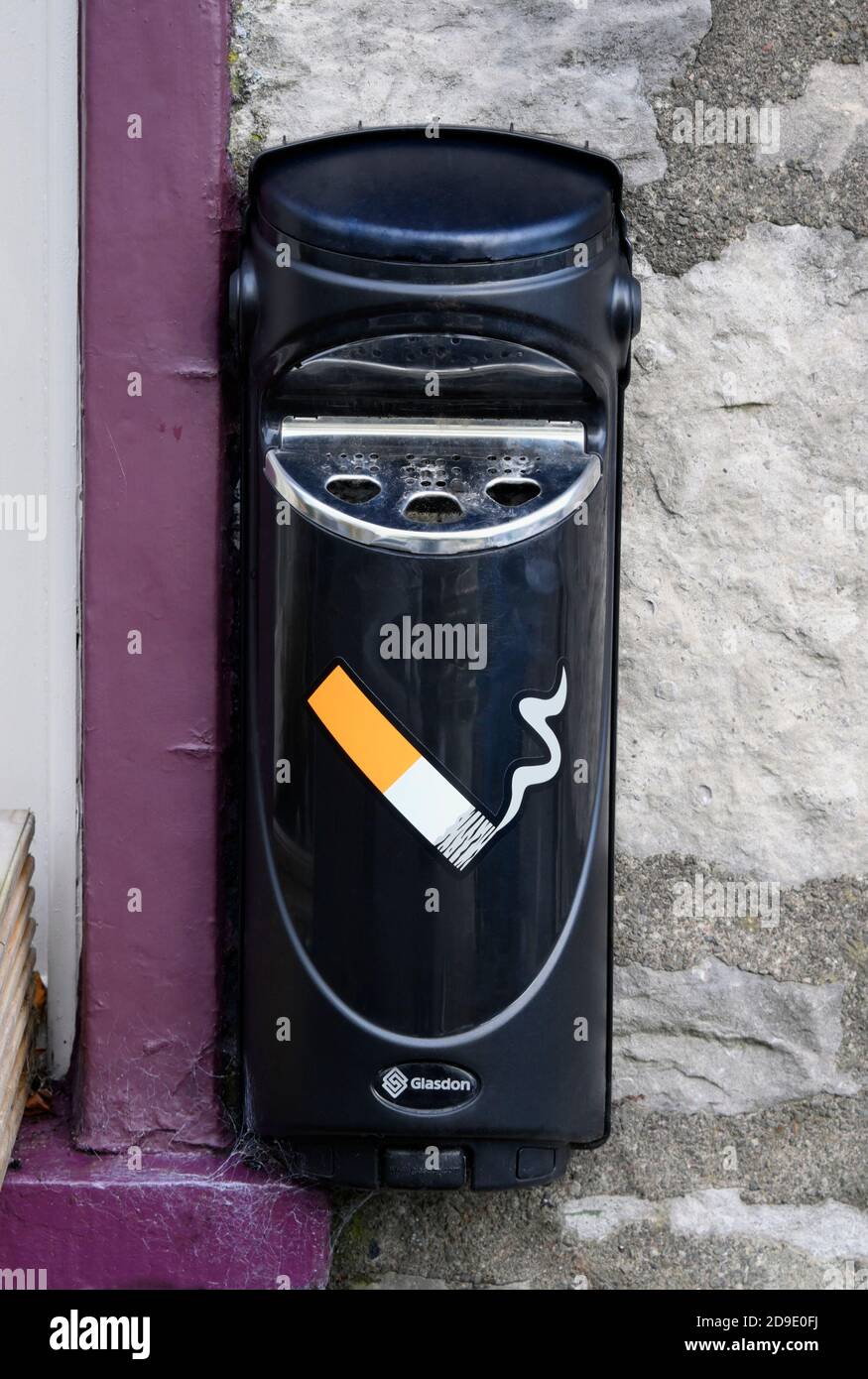Glasdon Ashmount SG Wall Mounted Cigarette Bin. The Rifelmans Arms public  house, Greenside, Kendal, Cumbria, England, United Kimgdom, Europe Stock  Photo
