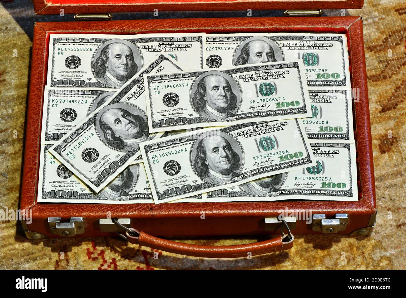 Briefcase full 100 dollar bills hires stock photography and images Alamy