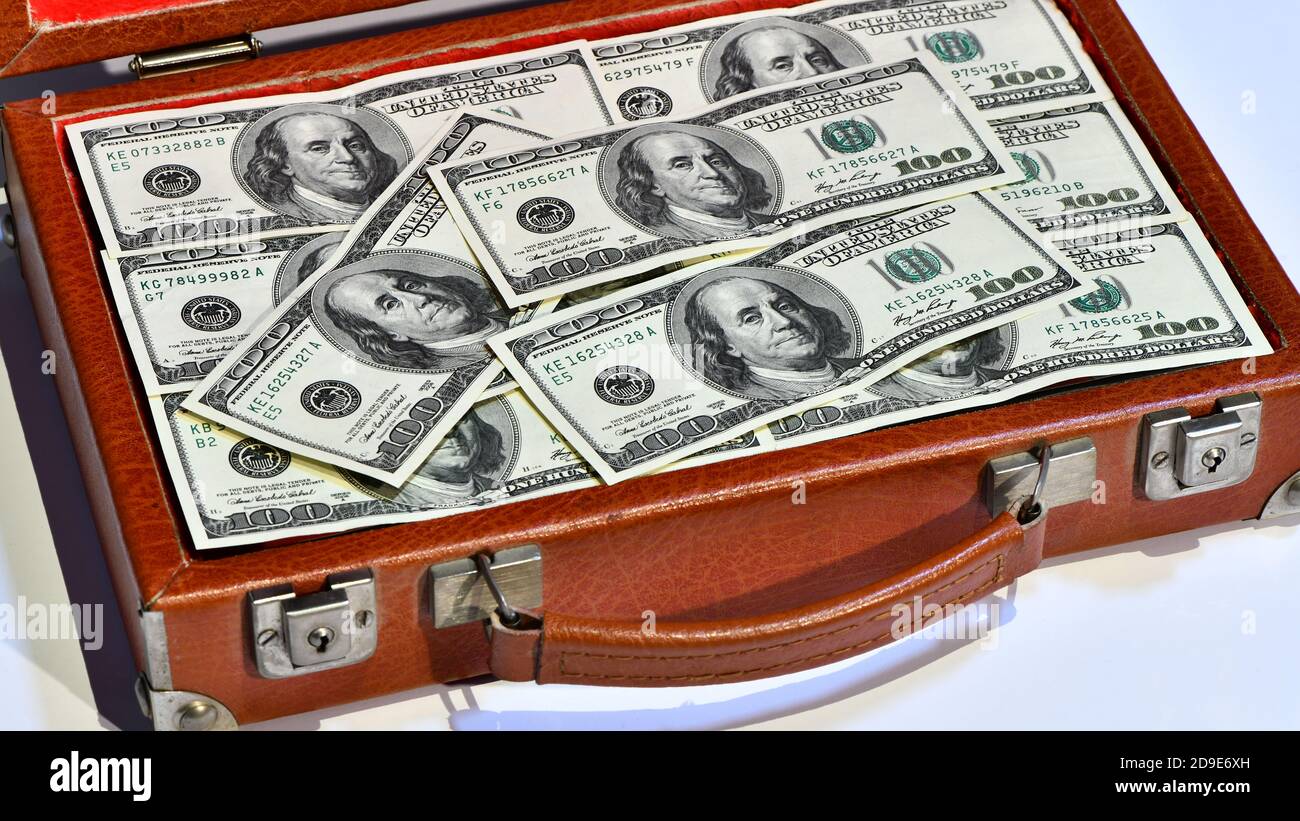Briefcase full 100 dollar bills hires stock photography and images Alamy