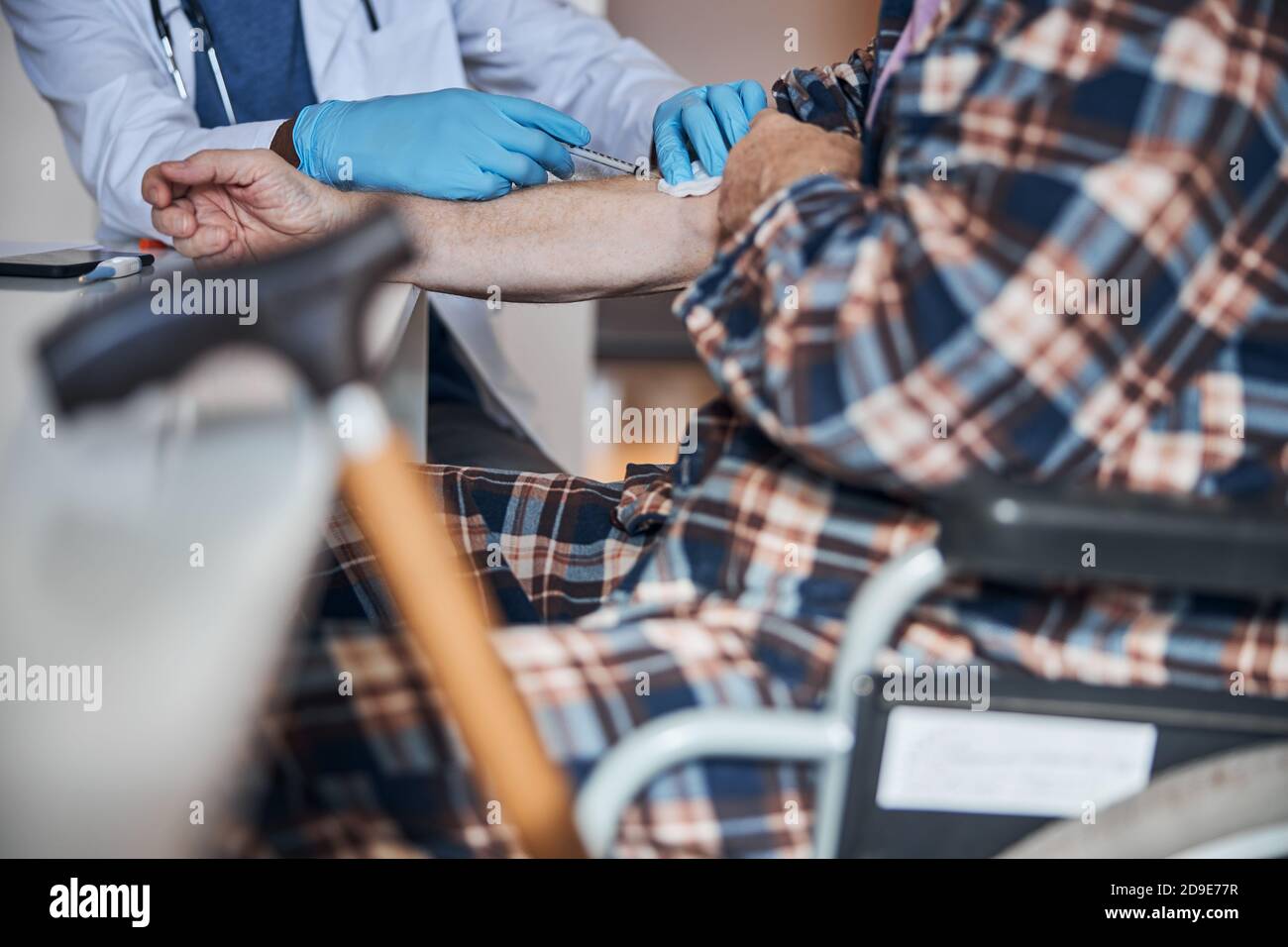 Insulin injection old hires stock photography and images Alamy