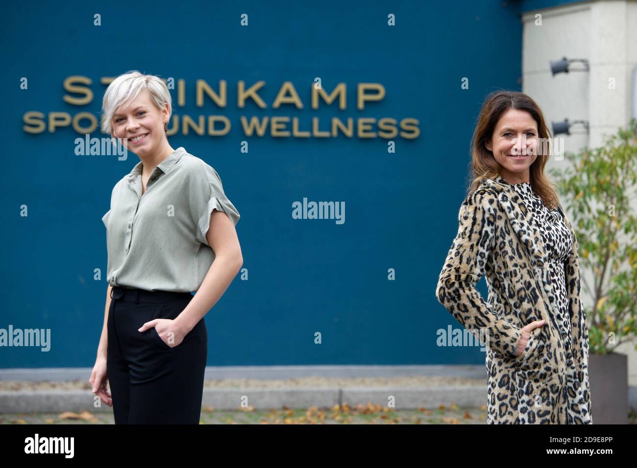Cologne, Deutschland. 02nd Nov, 2020. from left: Actress Jasmin MINZ plays the role of Kim Bremer, actress Berrit ARNOLD plays the role of Daniela Bremer, both can be seen from November 6, 2020 in the RTL early evening series ALLES WAS ZAEHLT, photo opportunity on November 2nd, 2020 in Koeln, | usage worldwide Credit: dpa/Alamy Live News Stock Photo