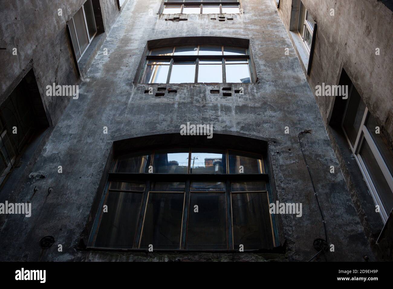Courtyard house hi-res stock photography and images - Alamy