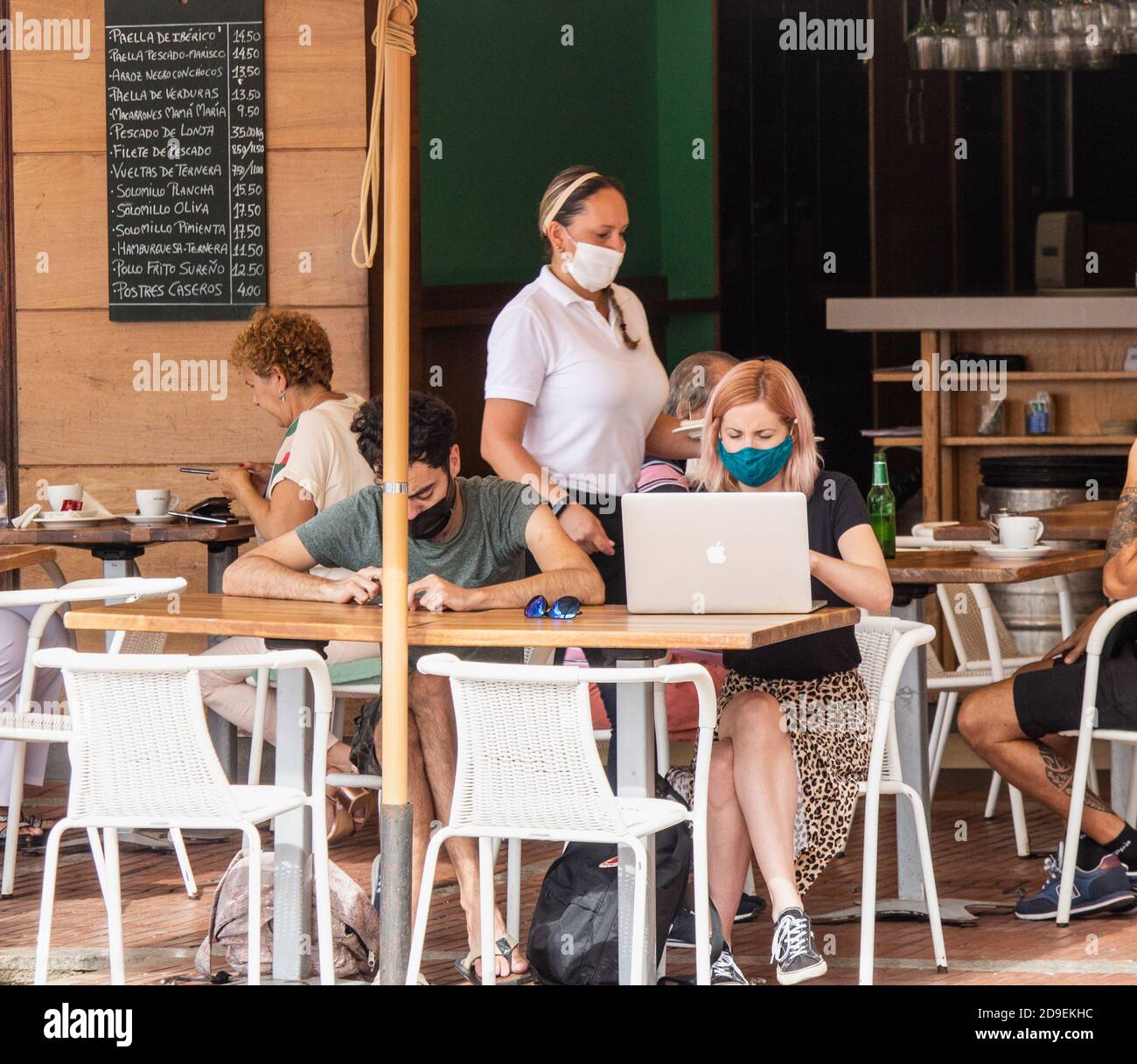 Waiter face covering face mask hires stock photography and images Alamy