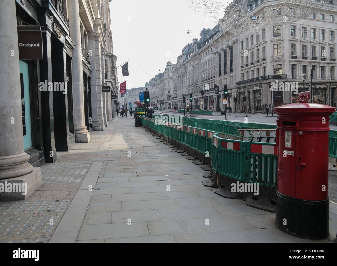 London UK 05 November 2020 On the first day of Lockdown the normally busy mayor streets of London are empty of shoppers.Regents  St  at lunch time Paul Quezada-Neiman/Alamy Live News Stock Photo