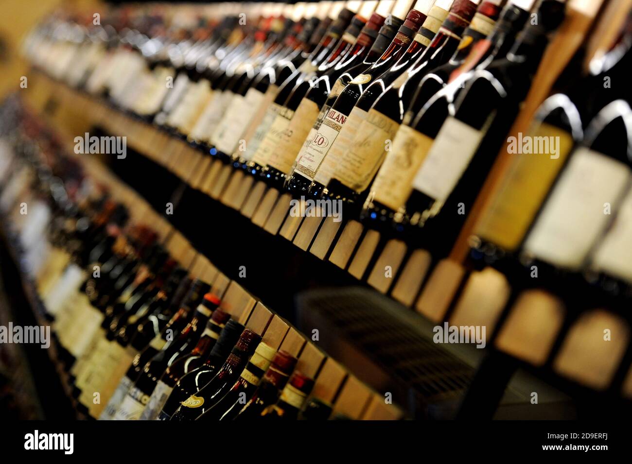 Old red wine bottles hi-res stock photography and images - Alamy
