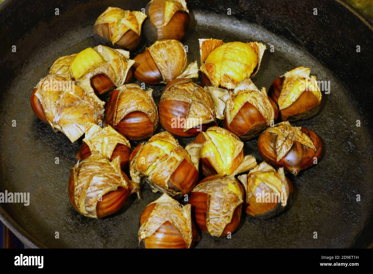 Cast iron roasting pan hires stock photography and images Alamy