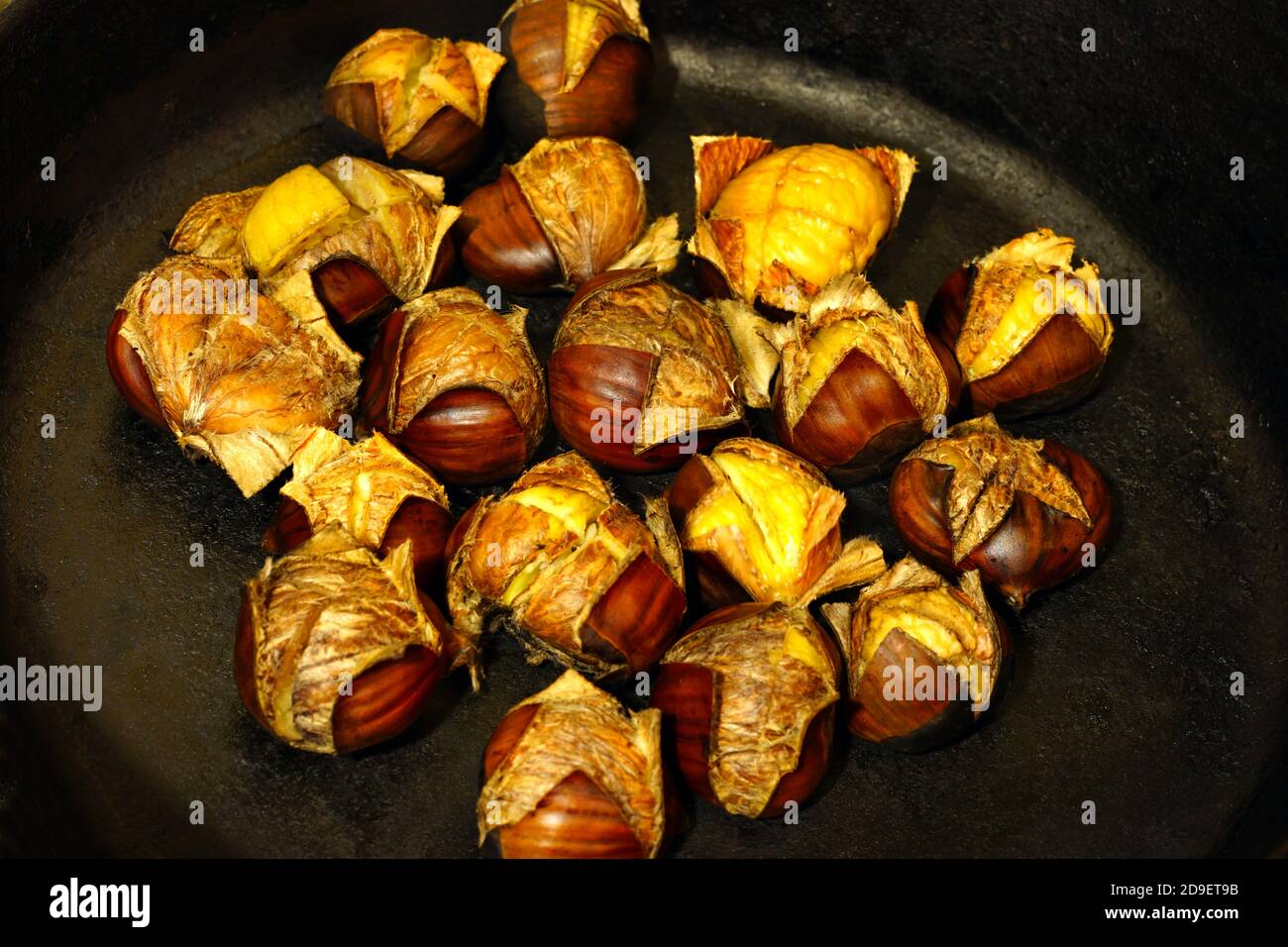 Cast iron roasting pan hires stock photography and images Alamy