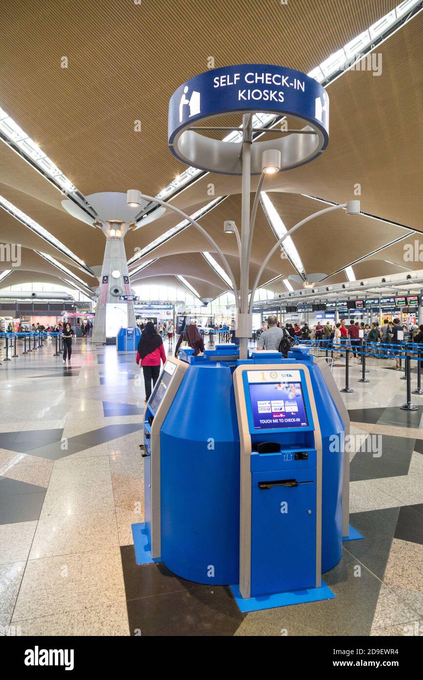 KUALA LUMPUR, MALAYSIA, November 3, 2018 Flight self service checkin