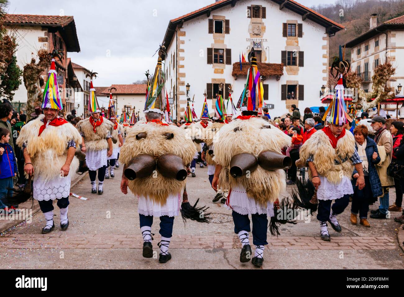 Traditional basque clothing hi-res stock photography and images - Alamy