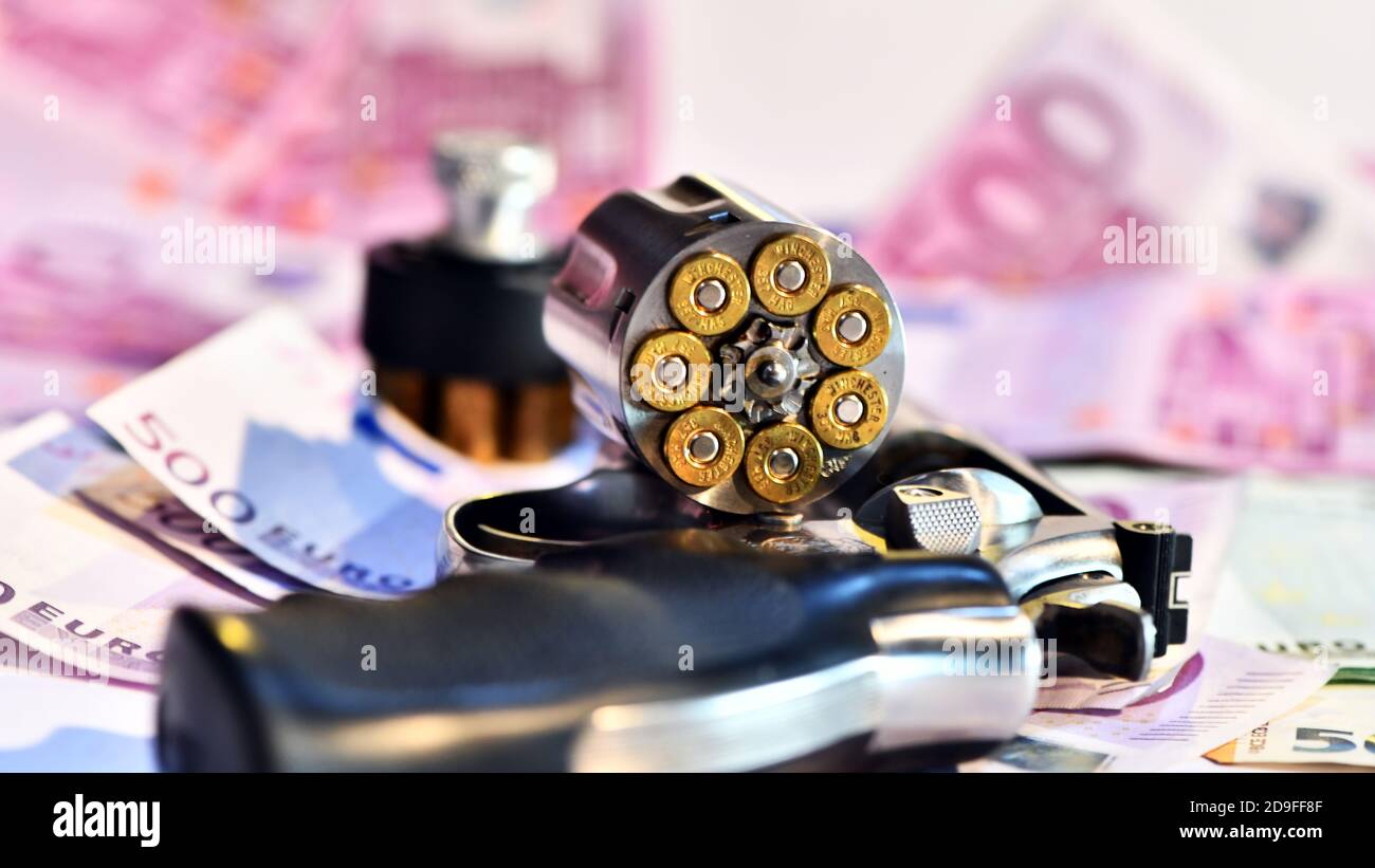 Revolver Smith e Wesson 357 magnum on a background of euro banknotes ...