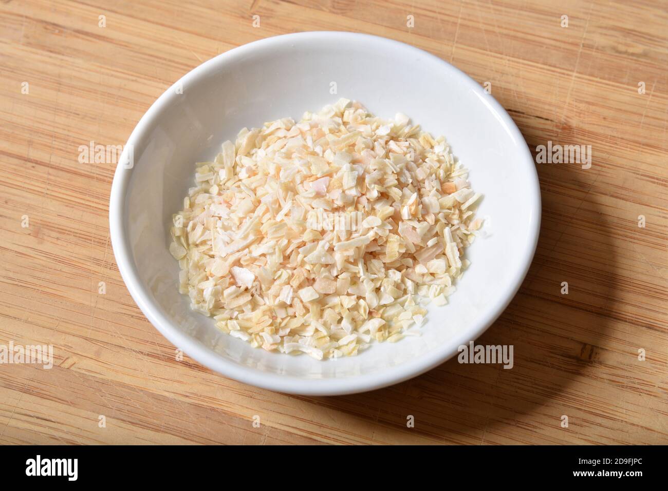 Small spice dish of dried minced onion flakes Stock Photo Alamy