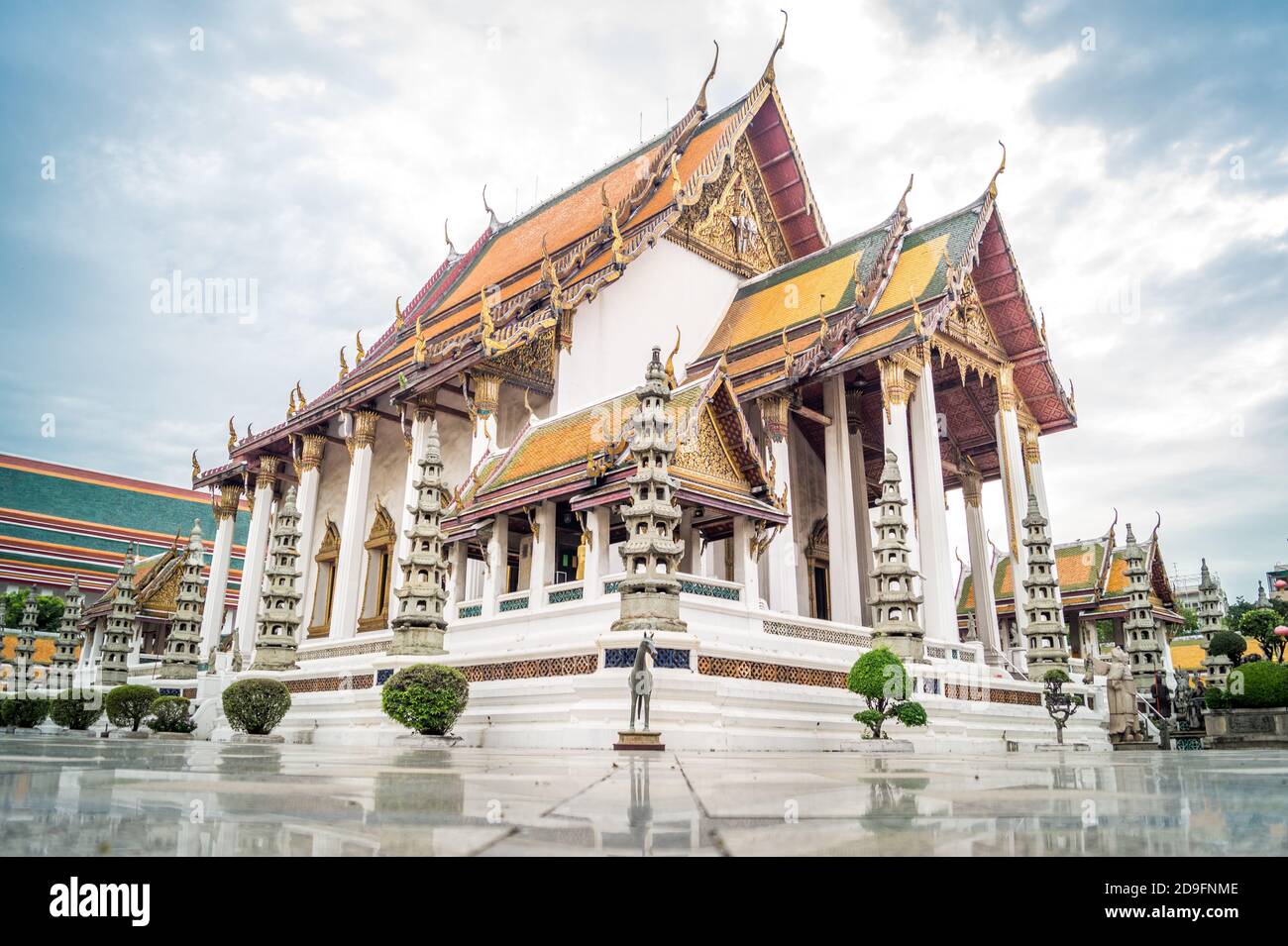 temple in bangkok Stock Photo - Alamy