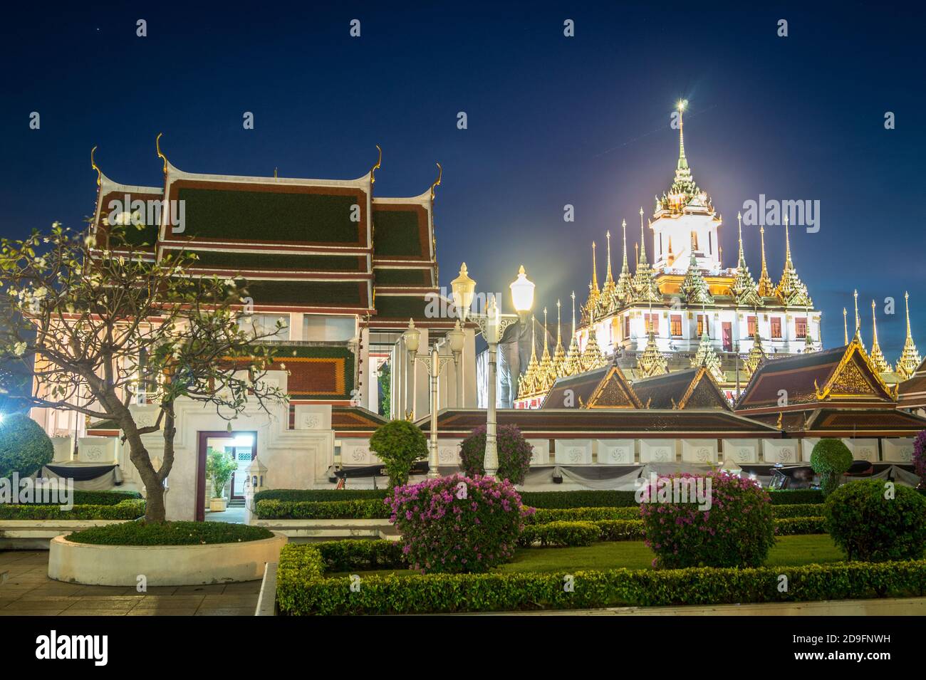 illuminated temple in bangkok at night Stock Photo - Alamy