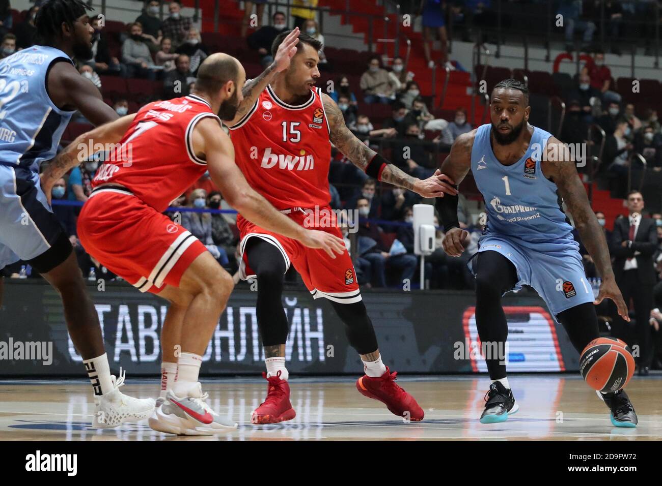 St Petersburg, Russia. 5th Nov, 2020. Zenit St Petersburg's Alex Poythress  (L), KC Rivers (R) and Olympiacos Piraeus's Vassilis Spanoulis (2nd L) and  Georgios Printezis in a 2020-21 Euroleague Regular Season Round