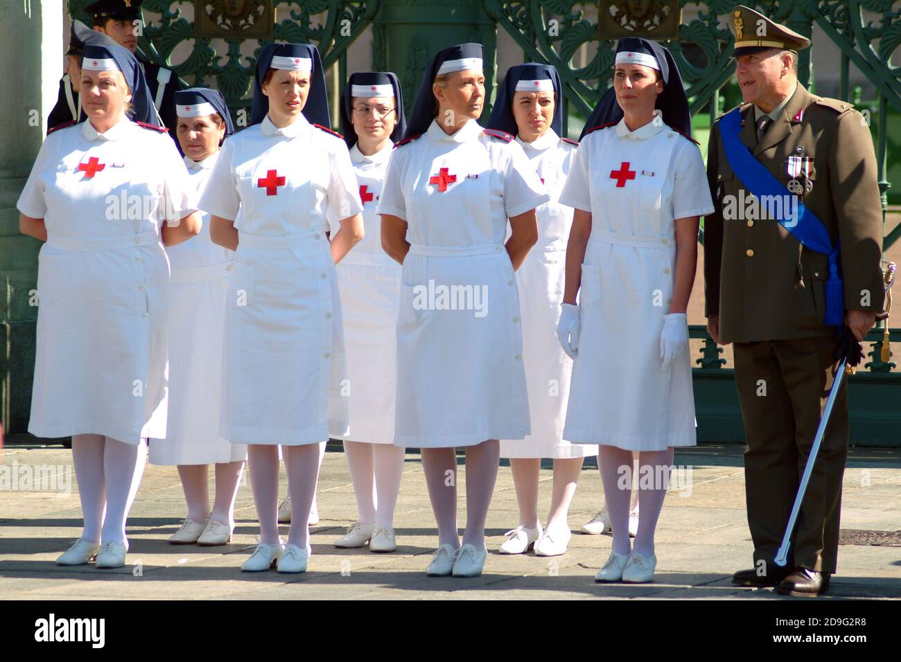 Italian red cross uniform hi-res stock photography and images - Alamy