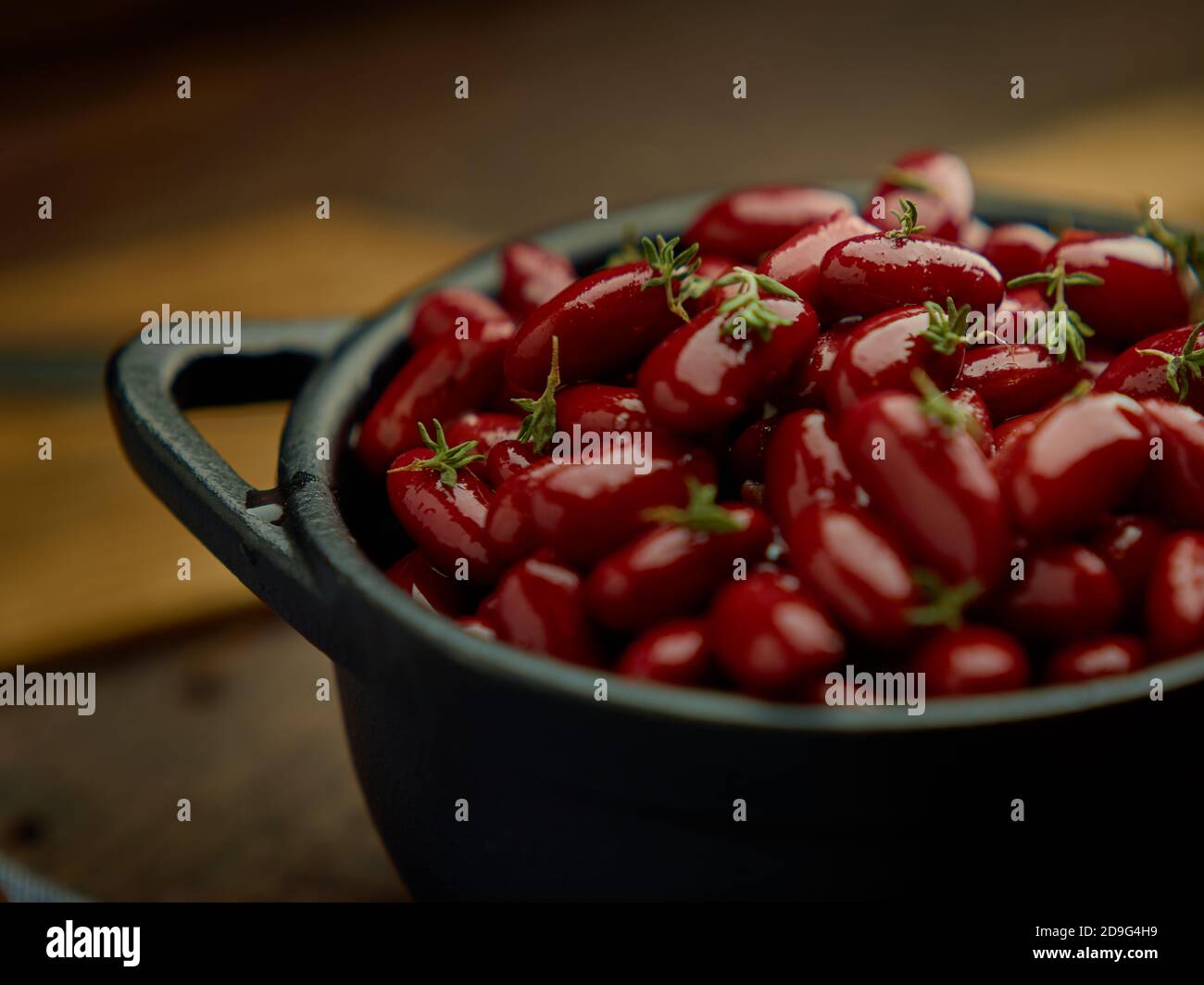 Red Kidney Beans in a Cast Iron Crock Stock Photo Alamy