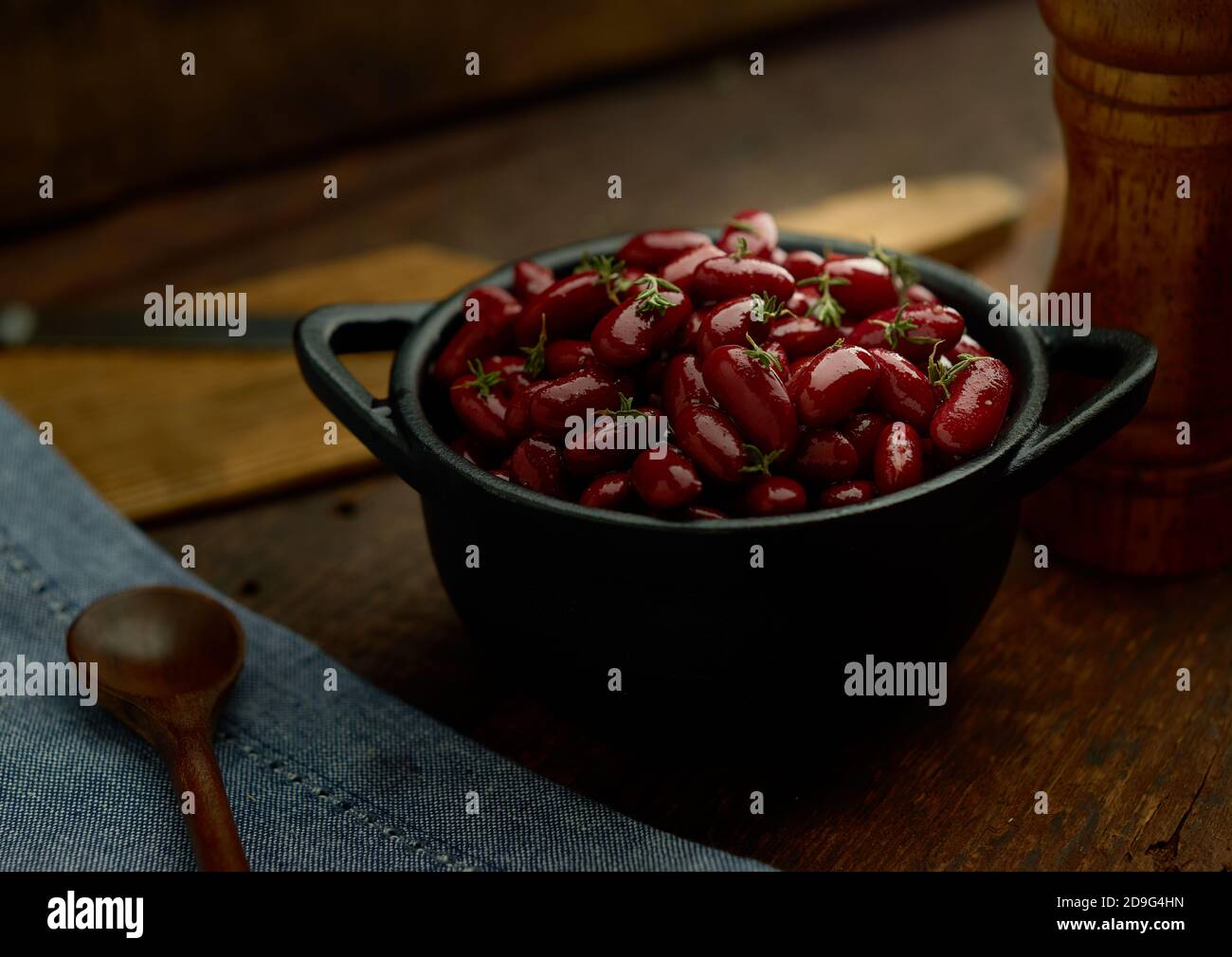 Red Kidney Beans in a Cast Iron Crock Stock Photo Alamy