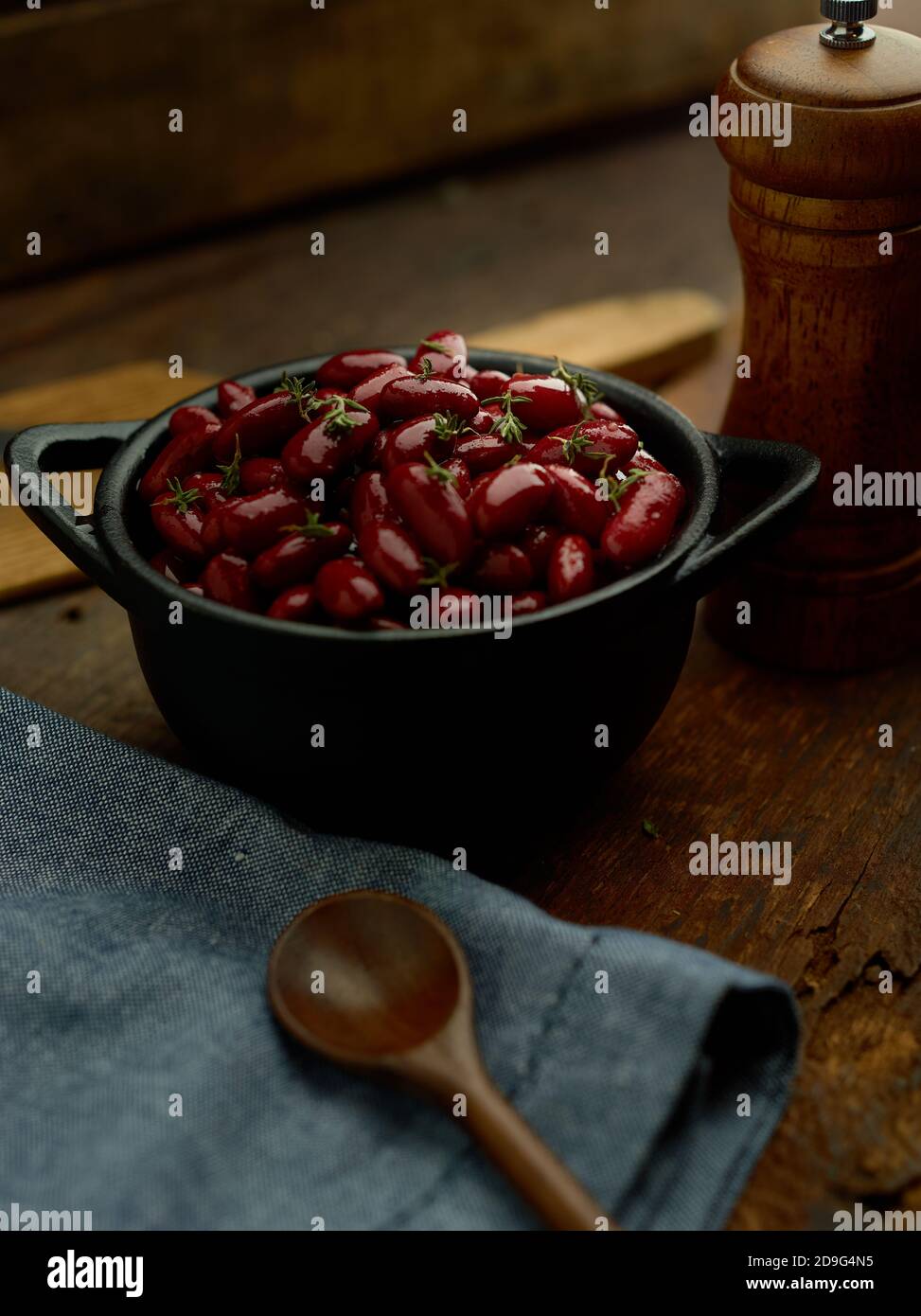 Red Kidney Beans in a Cast Iron Crock Stock Photo Alamy