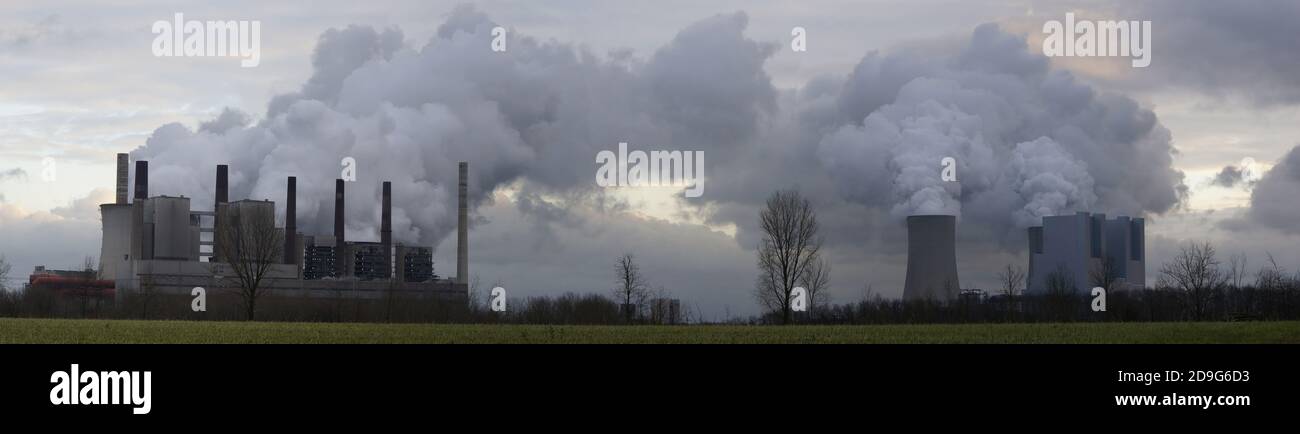 Braunkohlekraftwerk im Rheinischen Braunkohlerevier, Neurath, Nordrhein-Westfalen, Deutschland, Gevenbroich Stock Photo