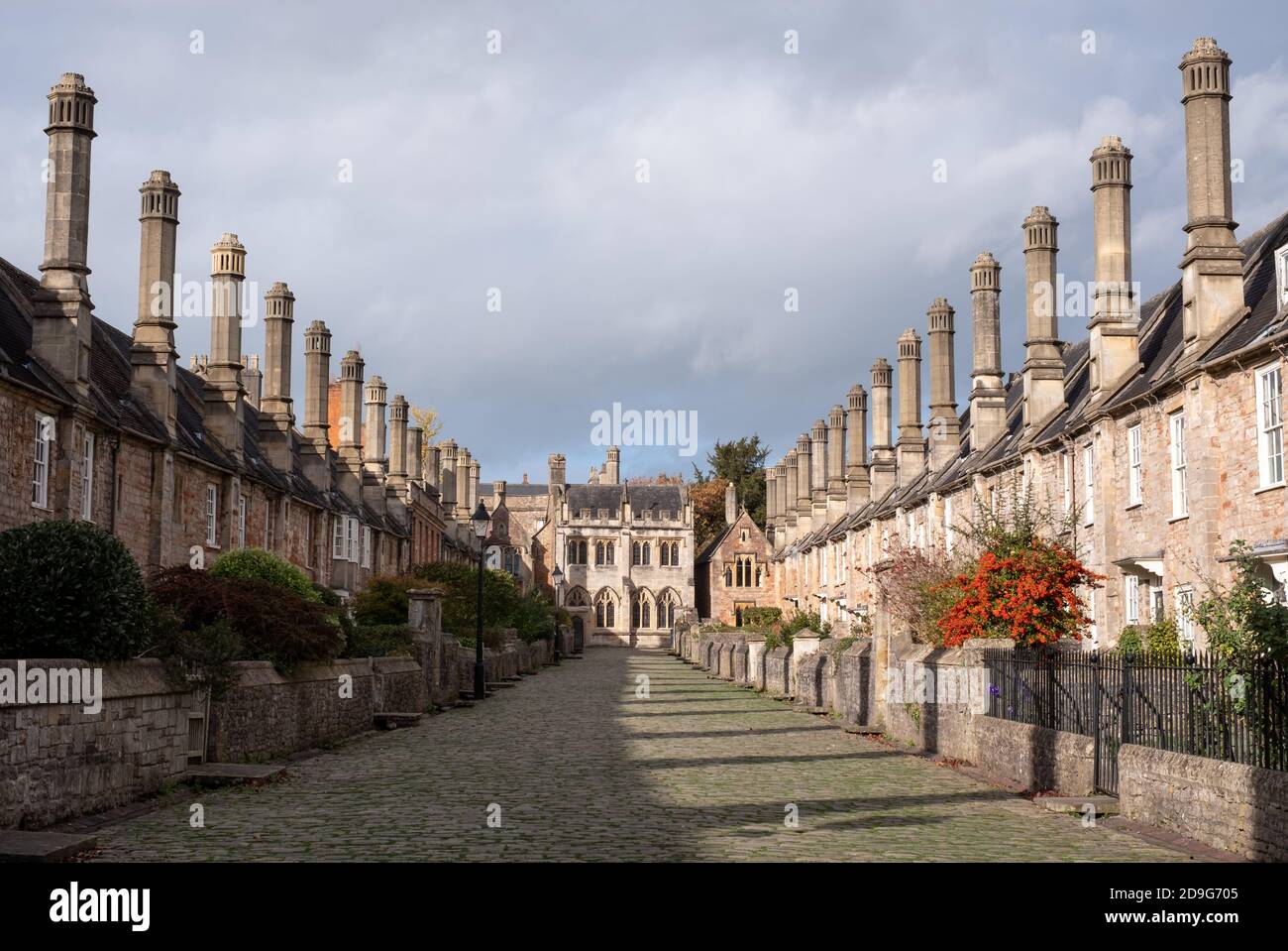 Vicars' Close, in Wells, Somerset, UK. Street of medieval terraced houses with iconic chimneys the Cathedral. Buildings once housed the Vicars Choral. Stock Photo