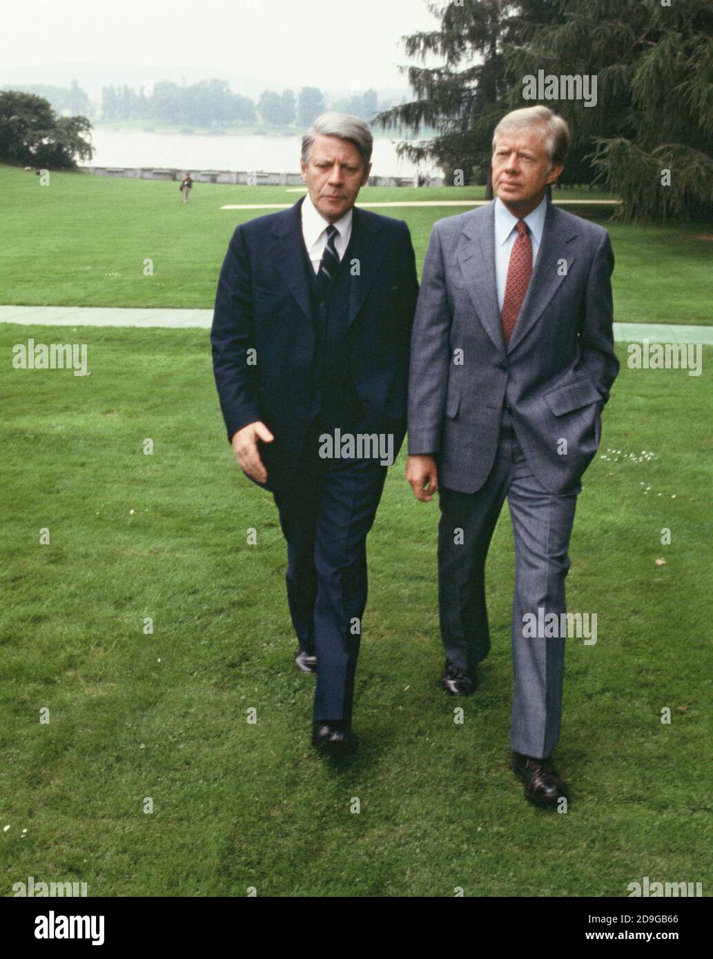 President Jimmy Carrter and German chancellor Helmut Schmidt walk behind the German chancellors