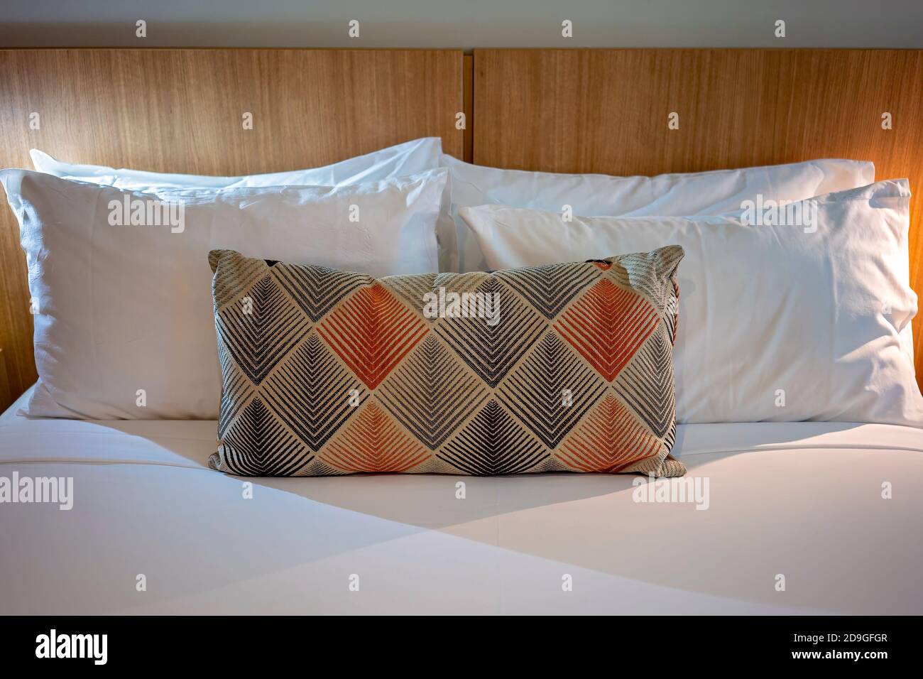 Hotel decorative pillows discount