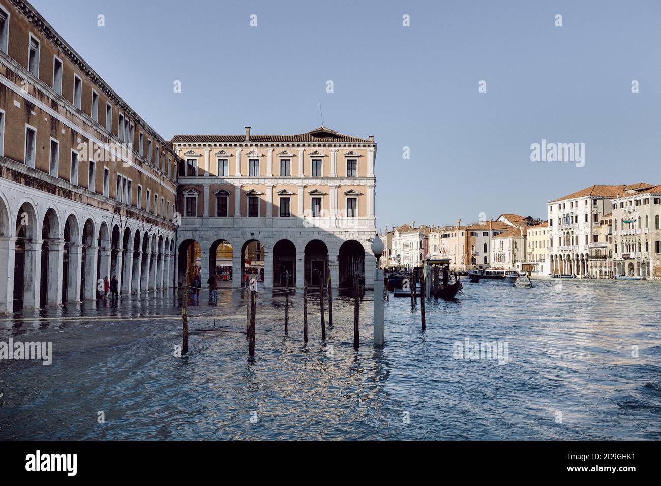 Rialto Erbaria under water, acqua alta floods in Venice, Grand Canal Stock Photo