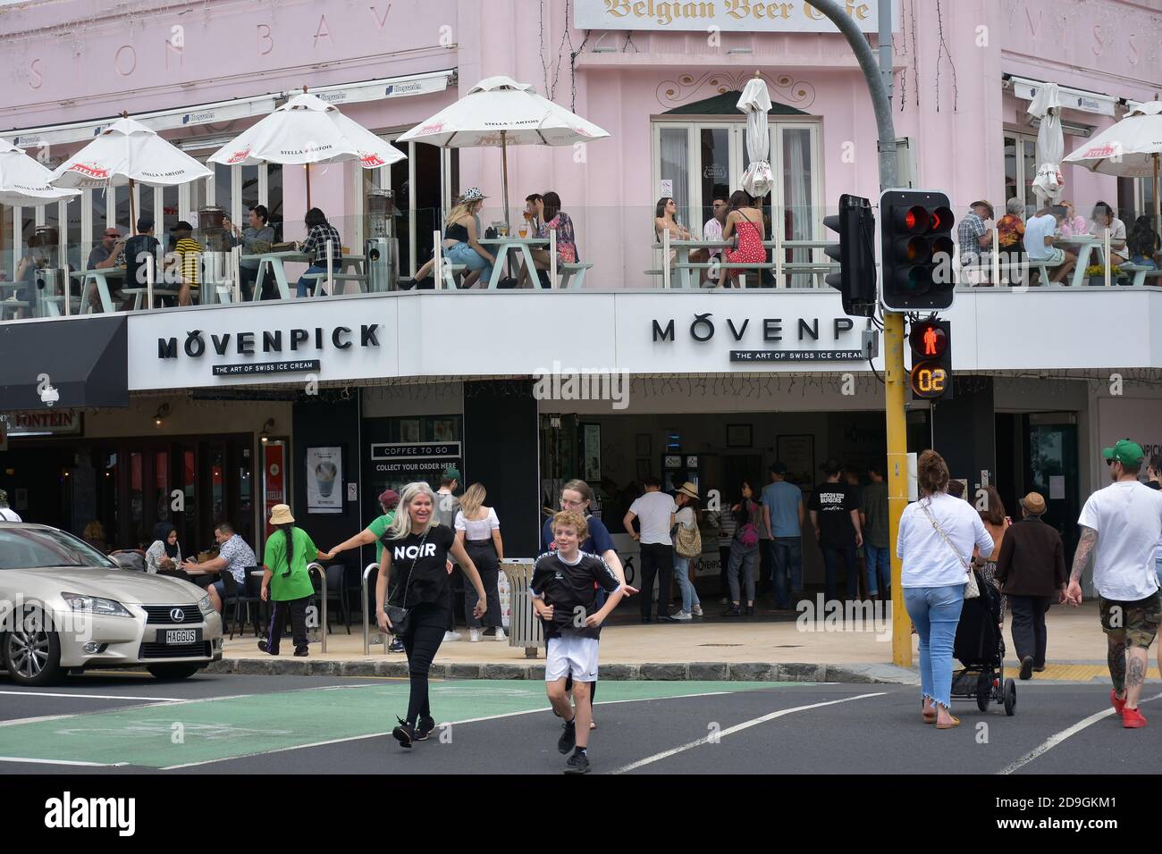 Auckland New Zealand Nov 01 2020 View Of People Crossing Road In Front Of Movenpick Ice Cream Cafe In Mission Bay Stock Photo Alamy