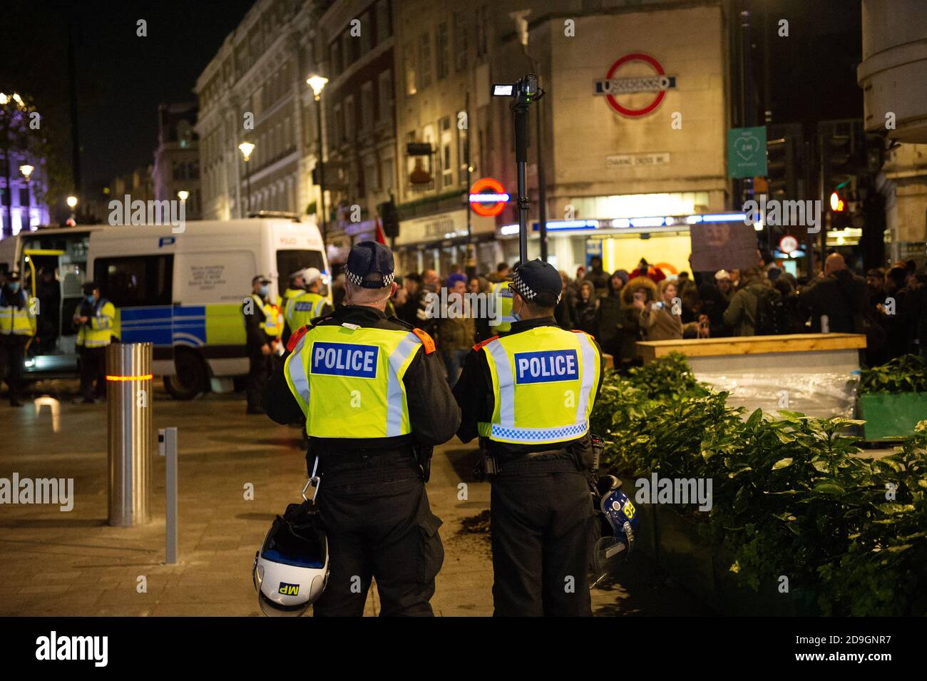 police film crowd of anti- lockdown protesters Stock Photo