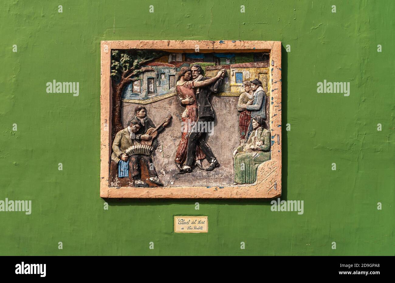 https://c8.alamy.com/comp/2D9GPA8/buenos-aires-argentina-december-19-2008-la-boca-neighborhood-colored-fresco-of-tango-dancing-couple-and-musicians-set-in-olive-green-wall-in-stre-2D9GPA8.jpg