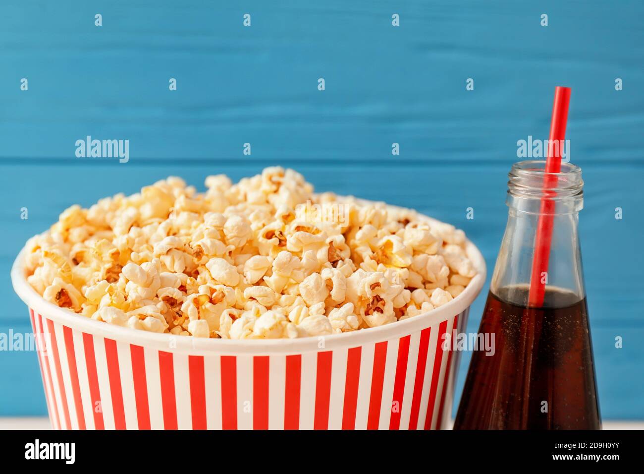 Popcorn Cola Tasty popcorn and cola on color background, closeup Stock Photo - Alamy