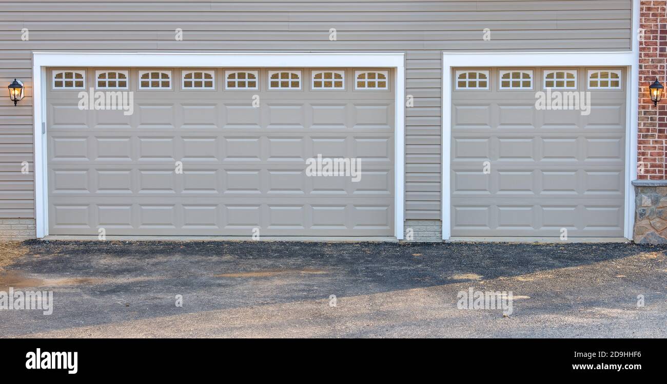 Automatic Garage Door High Resolution Stock Photography And Images Alamy