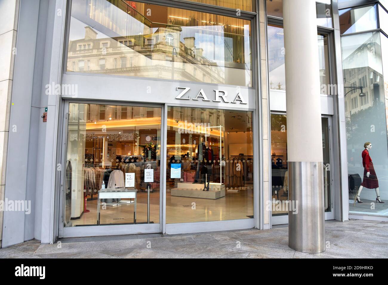 London, UK. 05th Nov, 2020. A view of the Zara store in London's Oxford  Street, which is only open for Click and Collect orders during Englands  second lockdown. Credit: SOPA Images Limited/Alamy
