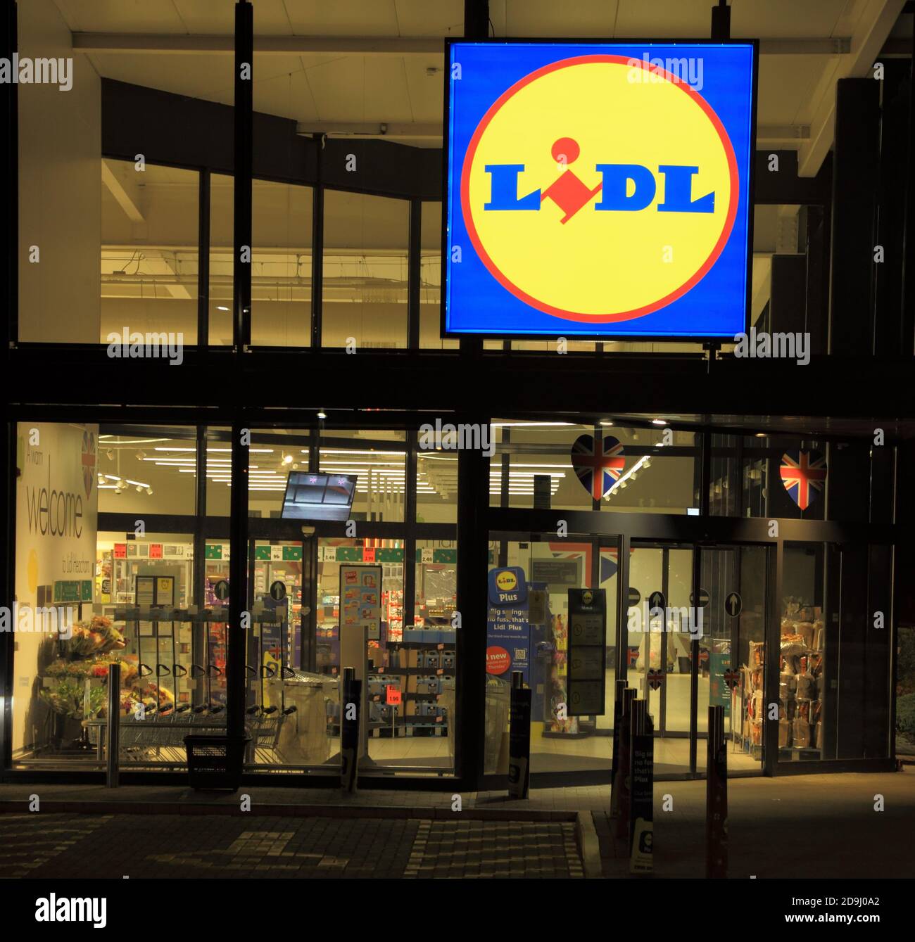 Lidl at night hi-res stock photography and images - Alamy