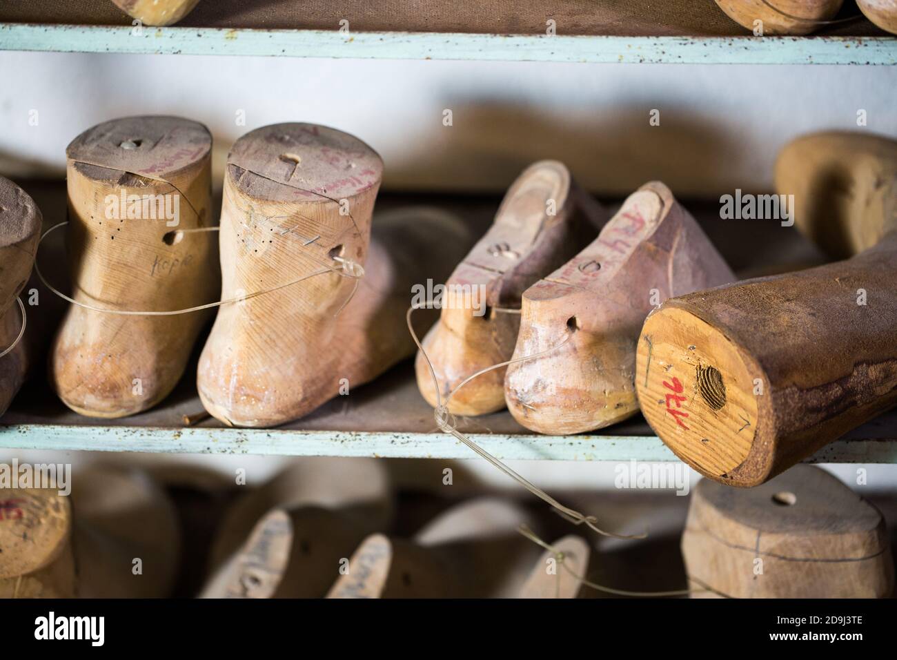 Moldings, wooden shoe lasts, handmade, shoemaker Stock Photo - Alamy