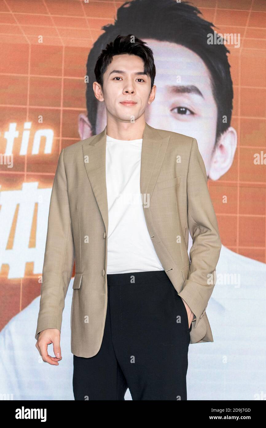 Chinese beauty influencer and "lipstick king" Li Jiaqi takes his pet