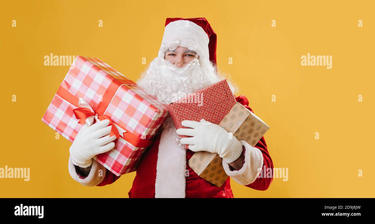 Smiling santa claus hi-res stock photography and images - Alamy